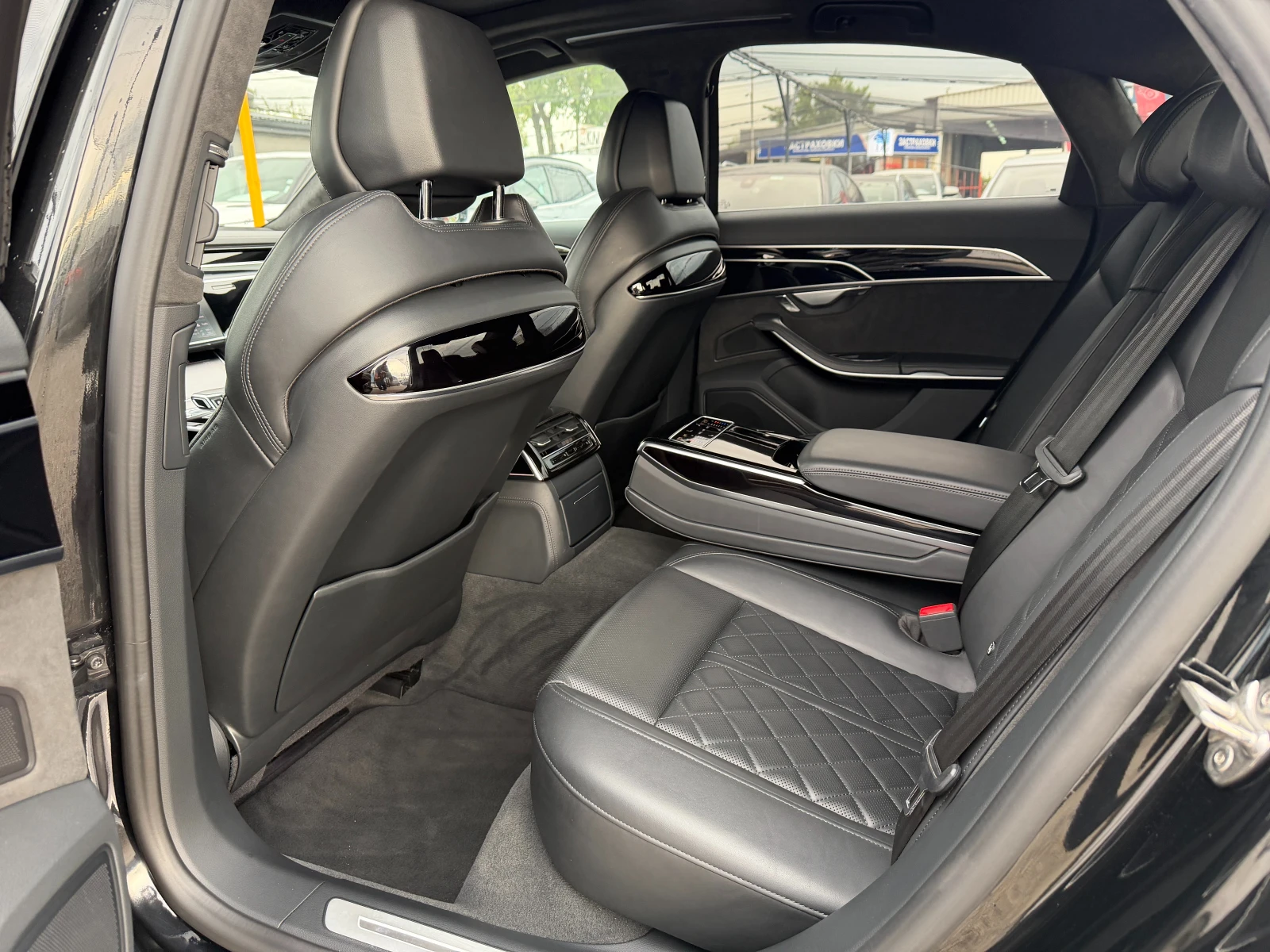 Audi A8 60TFSIe PLUG IN/QUATTRO/FULL/MATRIX, снимка 9 - Автомобили и джипове - 54457854
