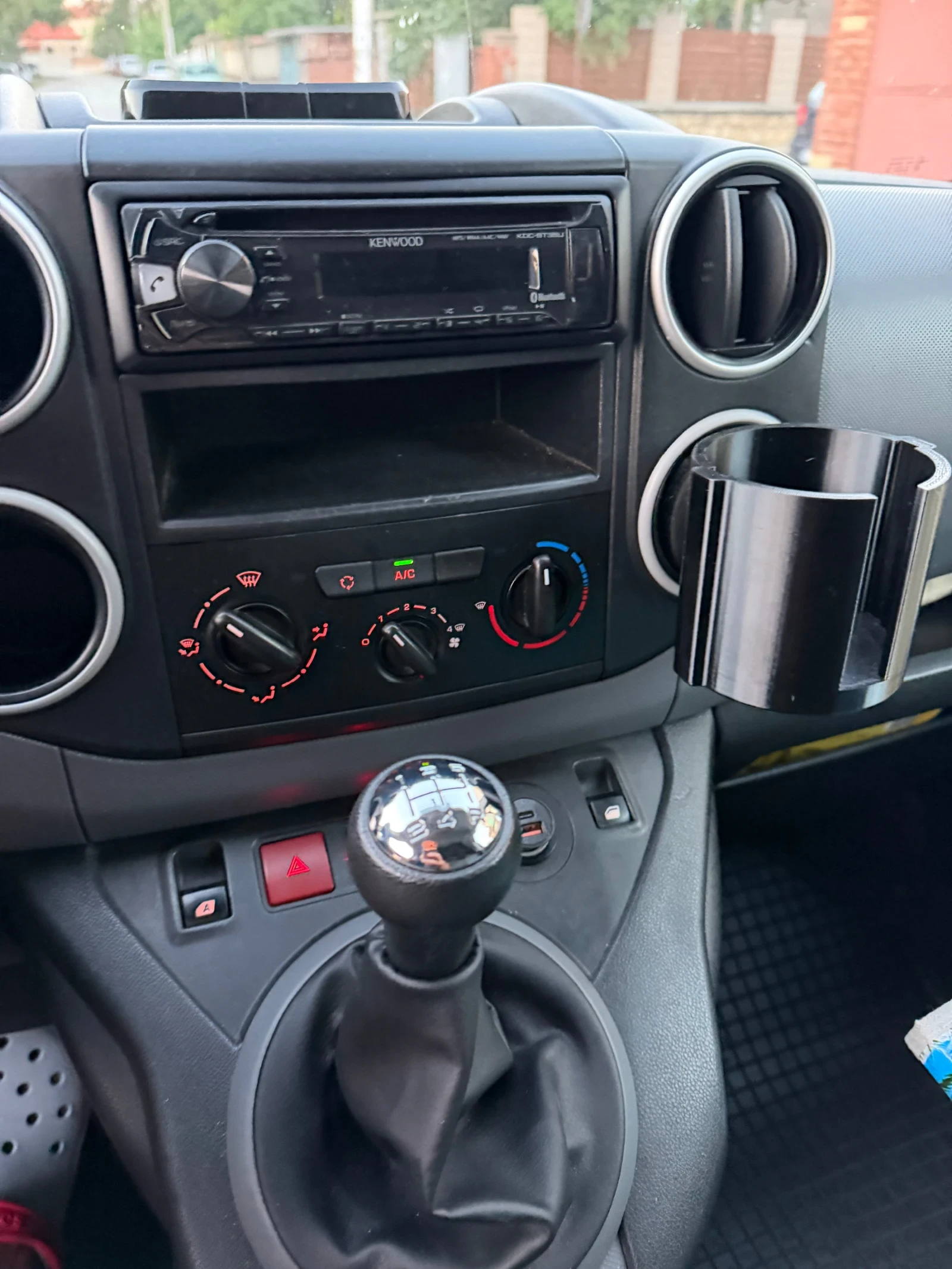 Citroen Berlingo 1.6 HDI Отлично/ обслужено/ нов съединител, снимка 4 - Автомобили и джипове - 55097217