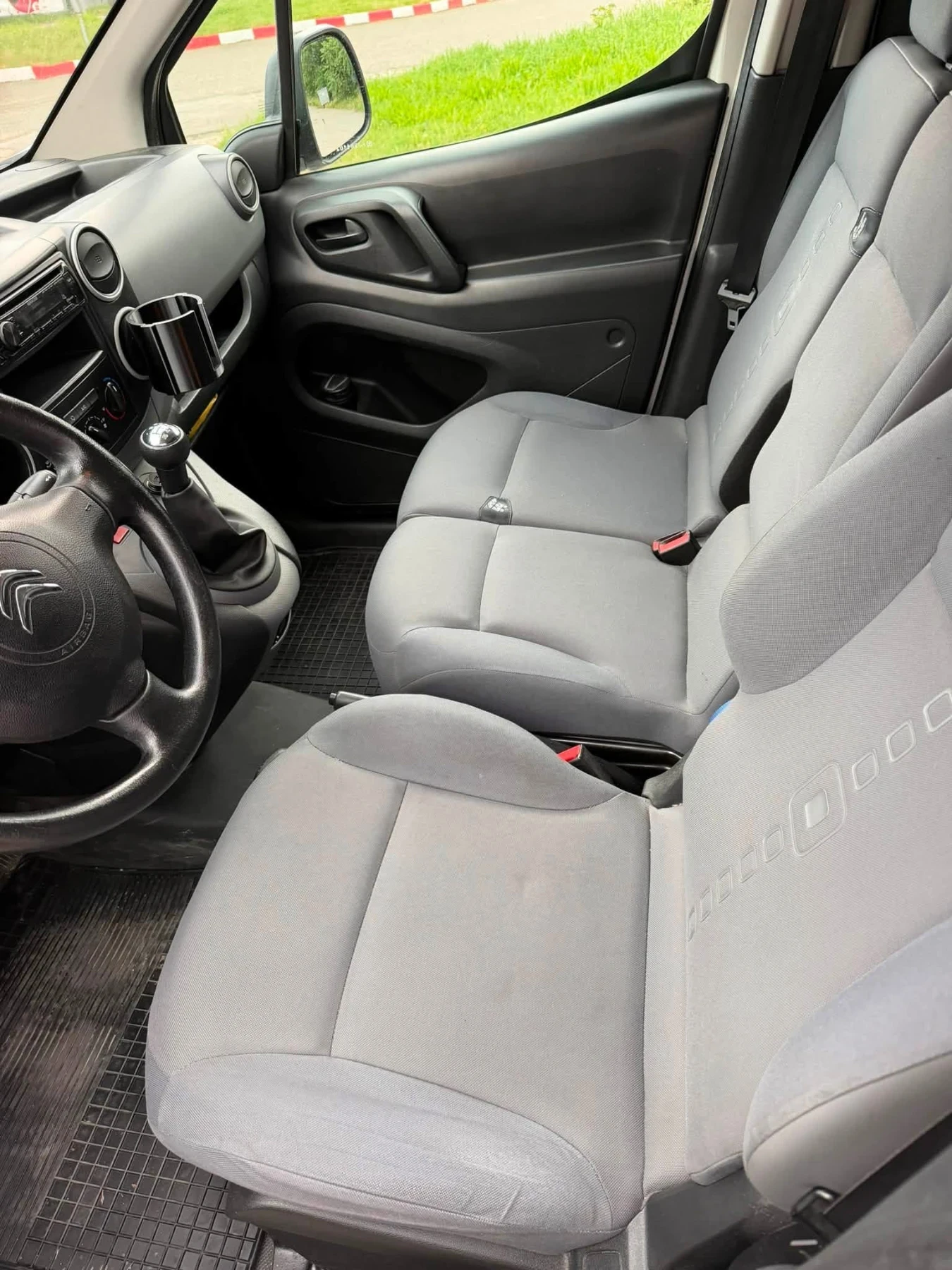 Citroen Berlingo 1.6 HDI Отлично/ обслужено/ нов съединител, снимка 3 - Автомобили и джипове - 55097217