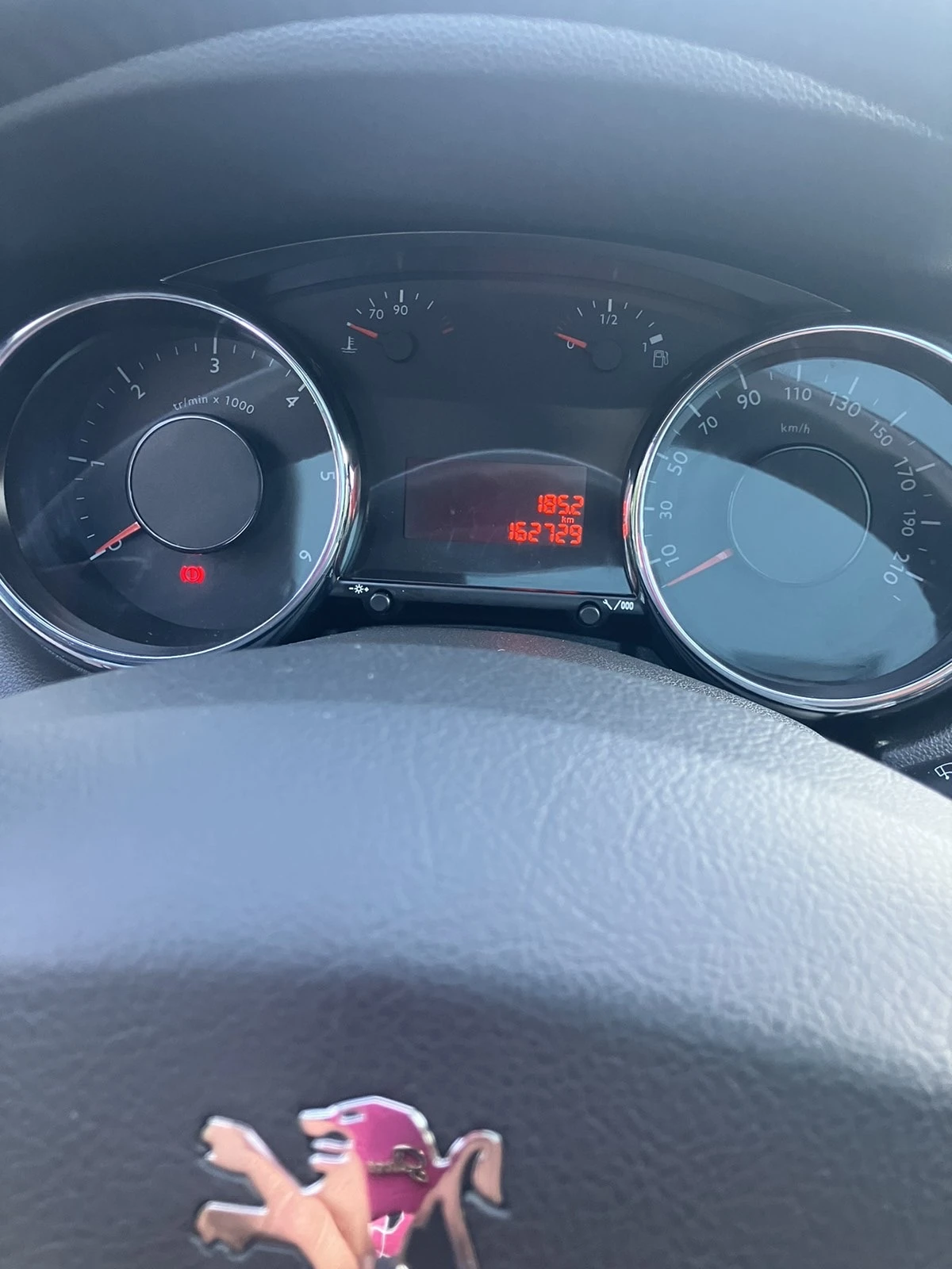 Peugeot 5008 FAMILY 1.6 TDI, снимка 13 - Автомобили и джипове - 55710758
