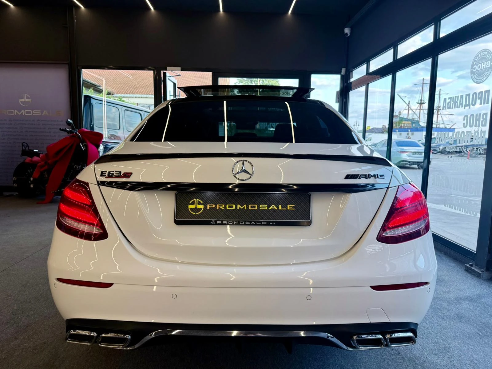 Mercedes-Benz E 350 4M* 63 AMG Paket* Pano* Подгрев* ЛИЗИНГ , снимка 5 - Автомобили и джипове - 55885572