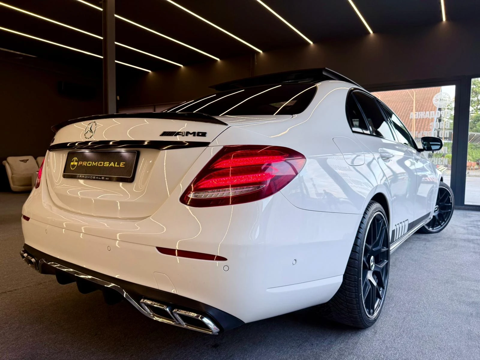 Mercedes-Benz E 350 4M* 63 AMG Paket* Pano* Подгрев* ЛИЗИНГ , снимка 6 - Автомобили и джипове - 55885572