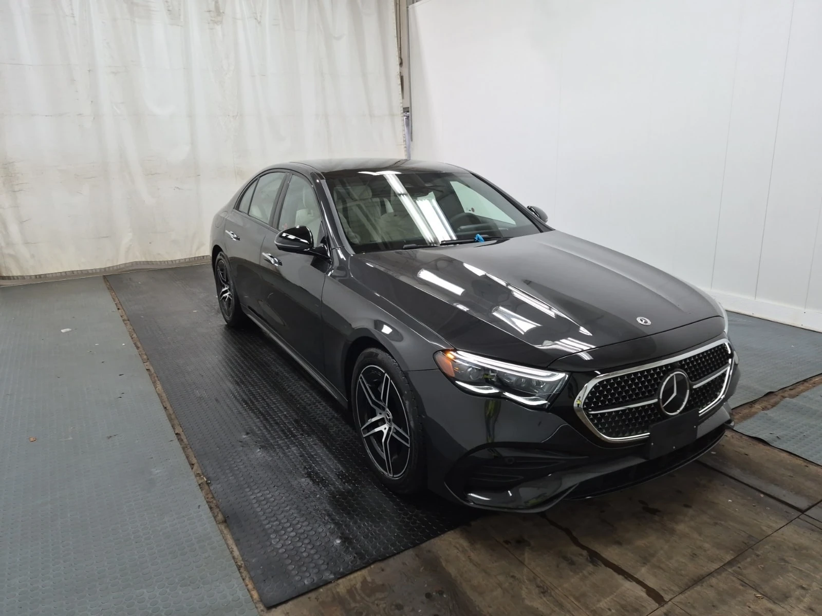 Mercedes-Benz E 350 4MATIC * НОВА * HEAD UP * * CARFAX * , снимка 2 - Автомобили и джипове - 56094867