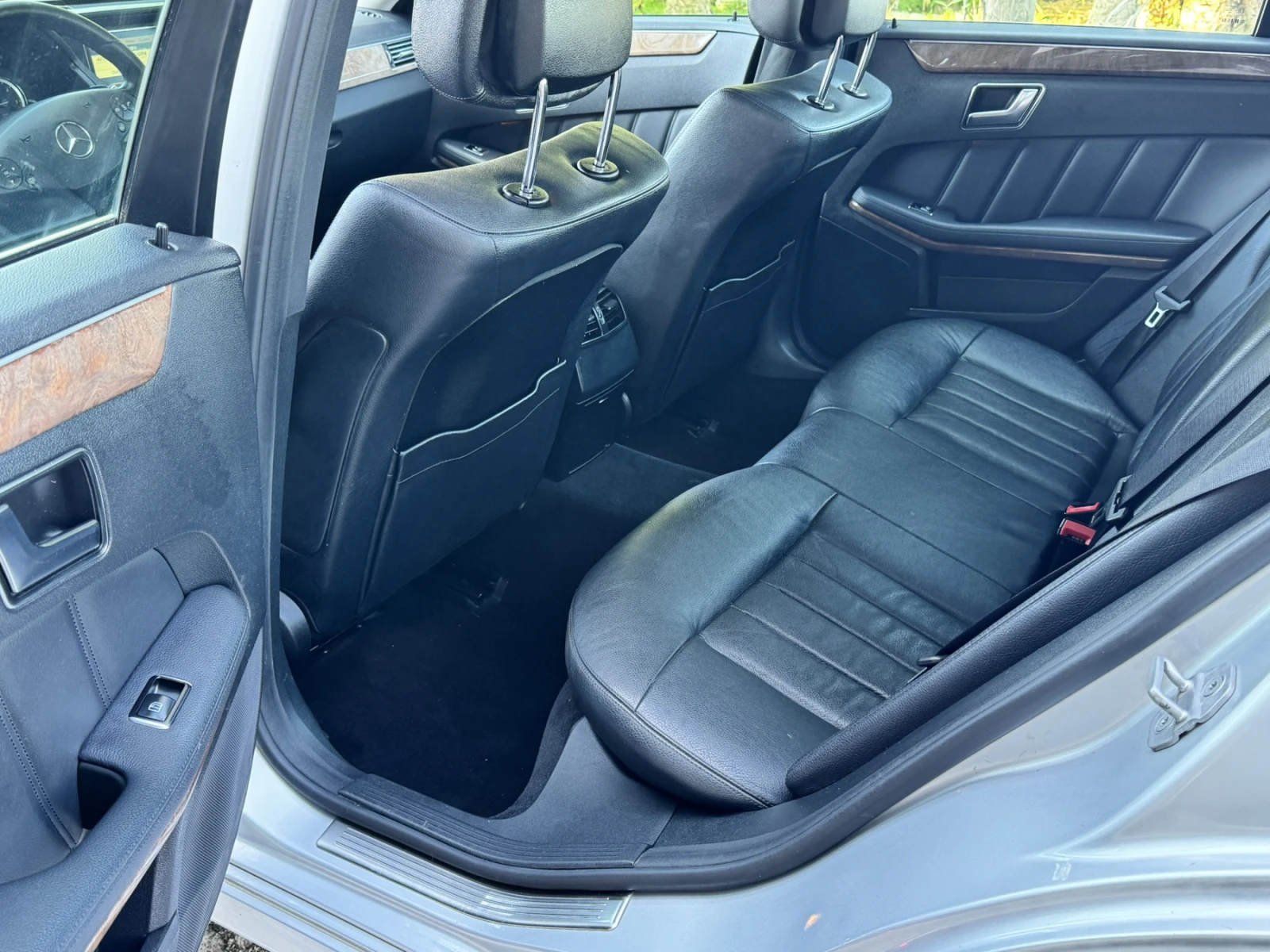 Mercedes-Benz E 220 cdi, снимка 10 - Автомобили и джипове - 56588151