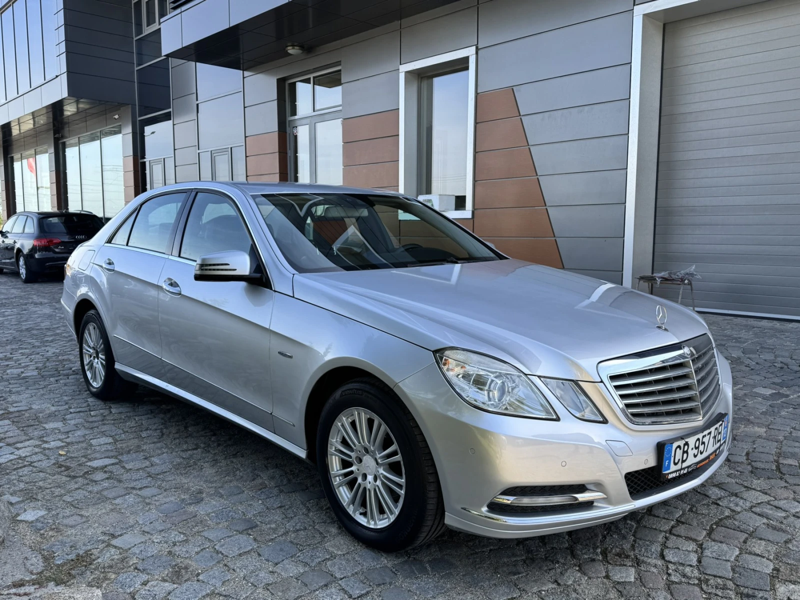 Mercedes-Benz E 220 cdi, снимка 3 - Автомобили и джипове - 56588151