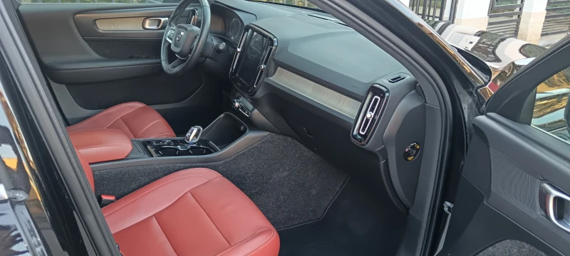 Volvo XC40, снимка 7 - Автомобили и джипове - 48383349