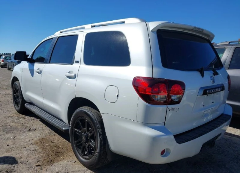 Toyota Sequoia 5.7* SR5* * ПЪЛНА СЕРВИЗНА ИСТОРИЯ!, снимка 2 - Автомобили и джипове - 49148594