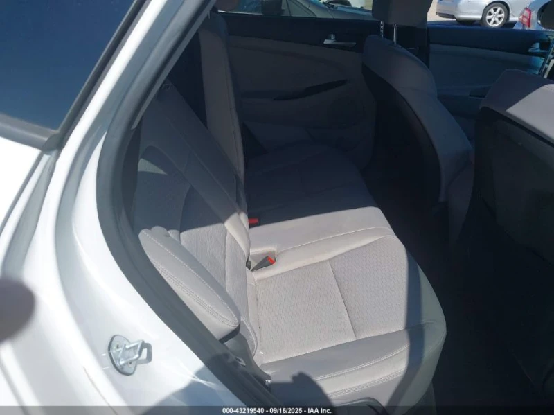 Hyundai Tucson 2.0L I-4 DI, DOHC, VVT, 161HP Front Wheel Drive, снимка 12 - Автомобили и джипове - 53342734