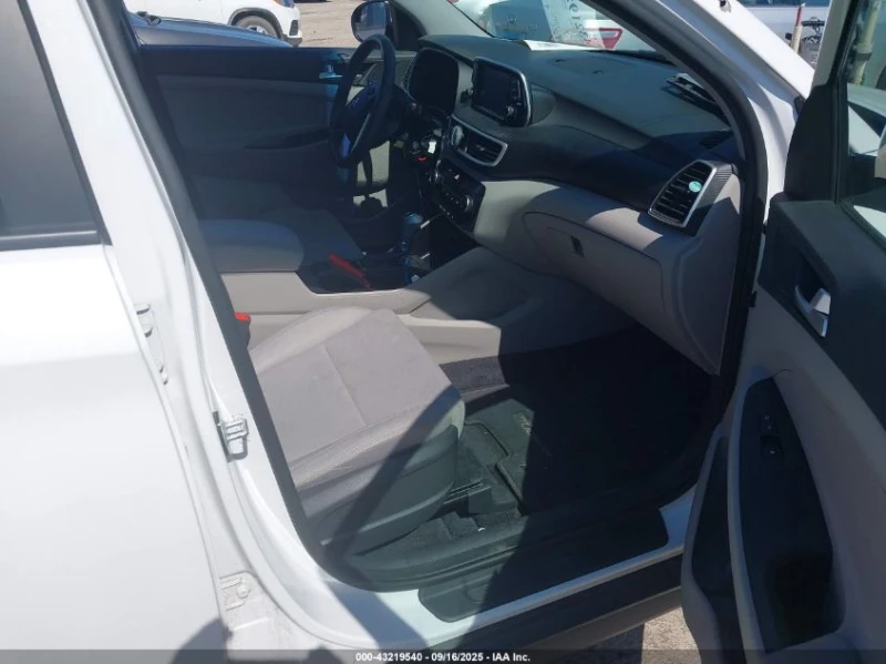 Hyundai Tucson 2.0L I-4 DI, DOHC, VVT, 161HP Front Wheel Drive, снимка 9 - Автомобили и джипове - 53342734