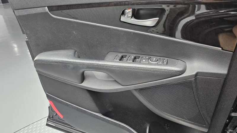 Kia Sorento 2.0CRDI/4x4/Пълна сервизна !!!, снимка 11 - Автомобили и джипове - 53355286