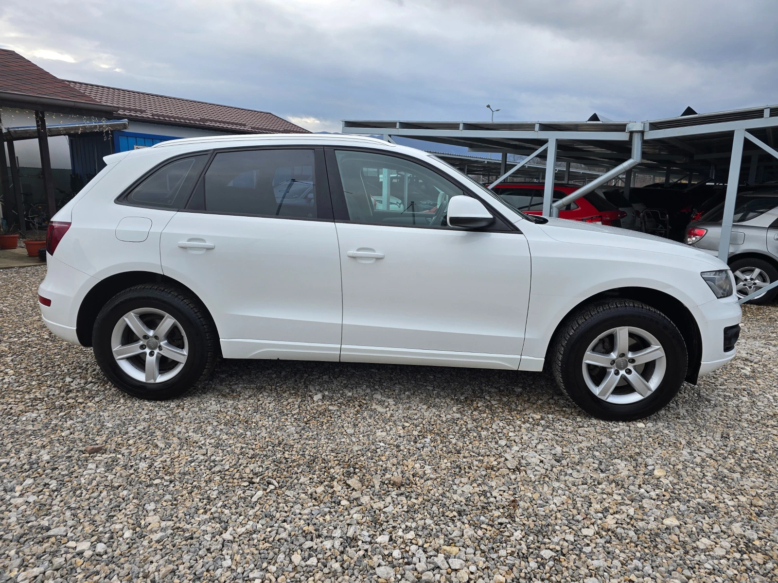 Audi Q5 2.0 TDI Quattro ! ! РЕАЛНИ КИЛОМЕТРИ - изображение 6