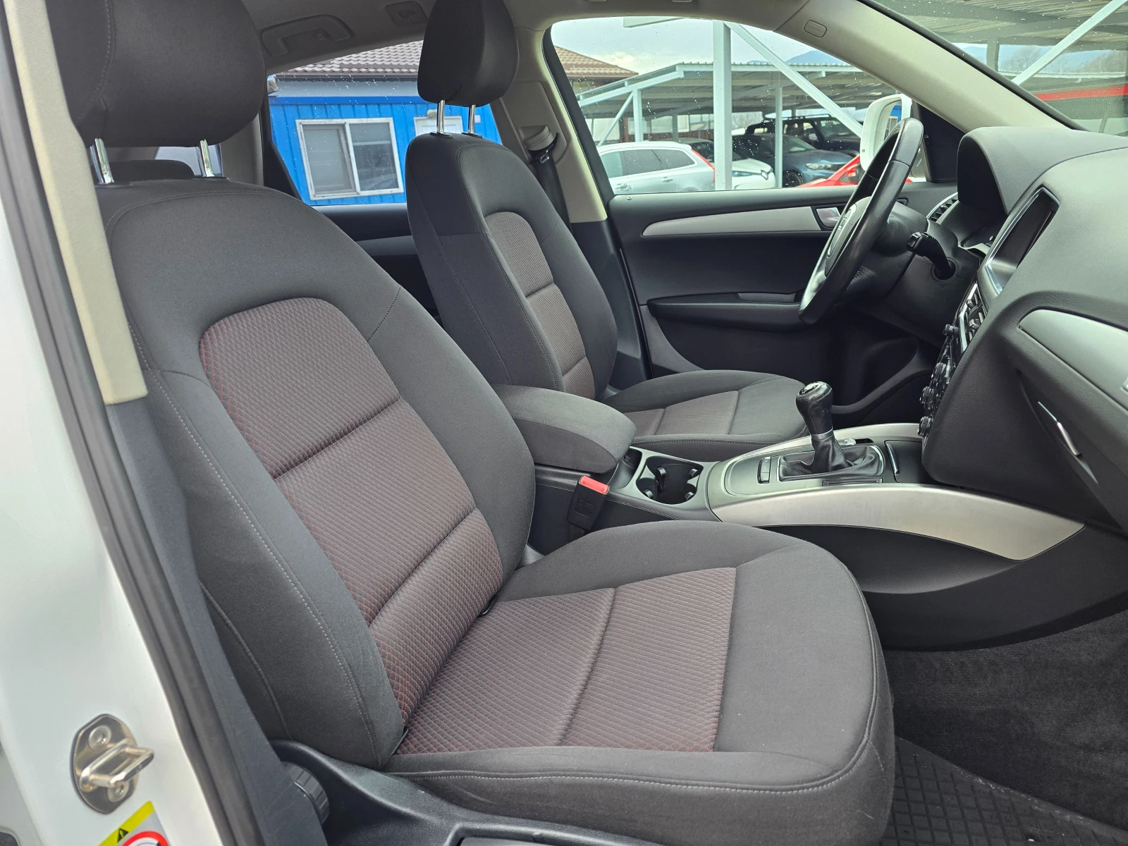 Audi Q5 2.0 TDI Quattro ! ! РЕАЛНИ КИЛОМЕТРИ - изображение 10