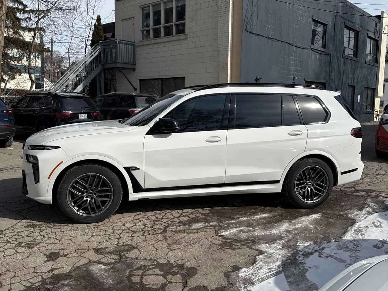 BMW X7 * M60i * CARFAX * SKY LOUNGE * МАСАЖ * B&W *  - изображение 2