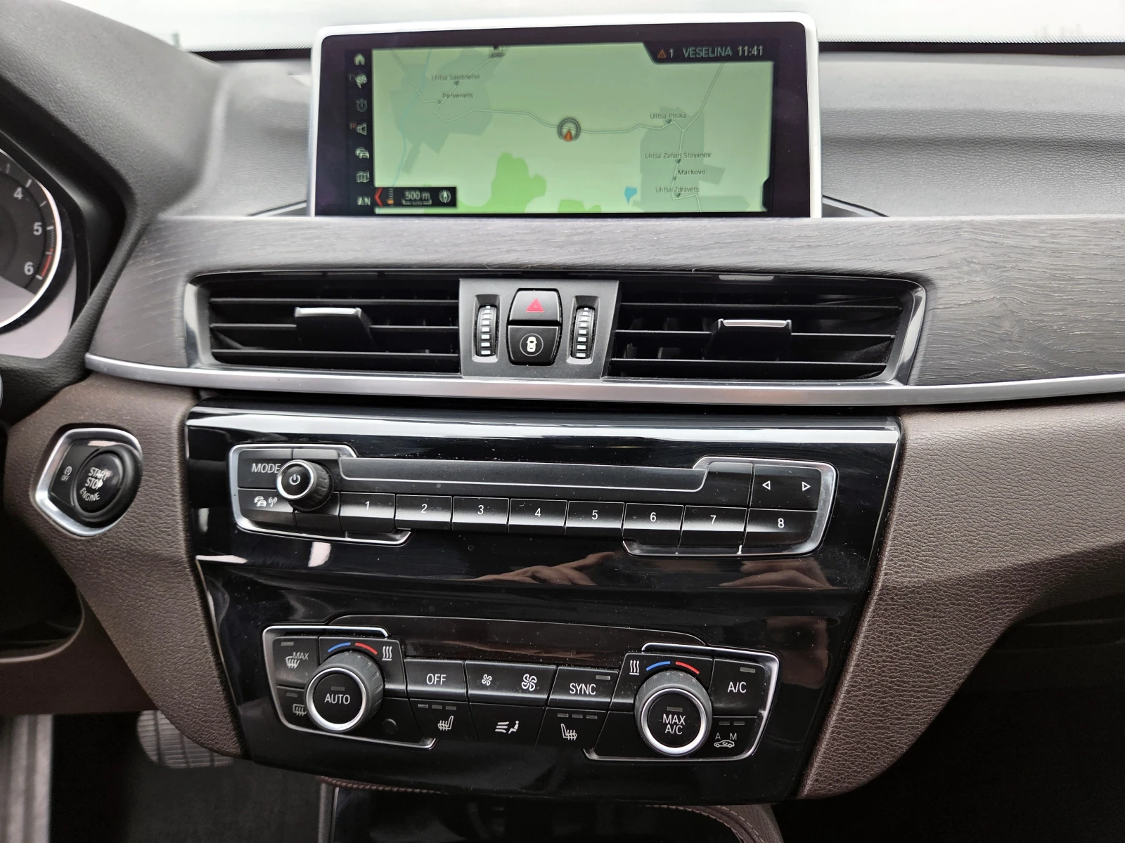 BMW X1 Автоматик Кожа Панорама Head-up , снимка 12 - Автомобили и джипове - 54202641