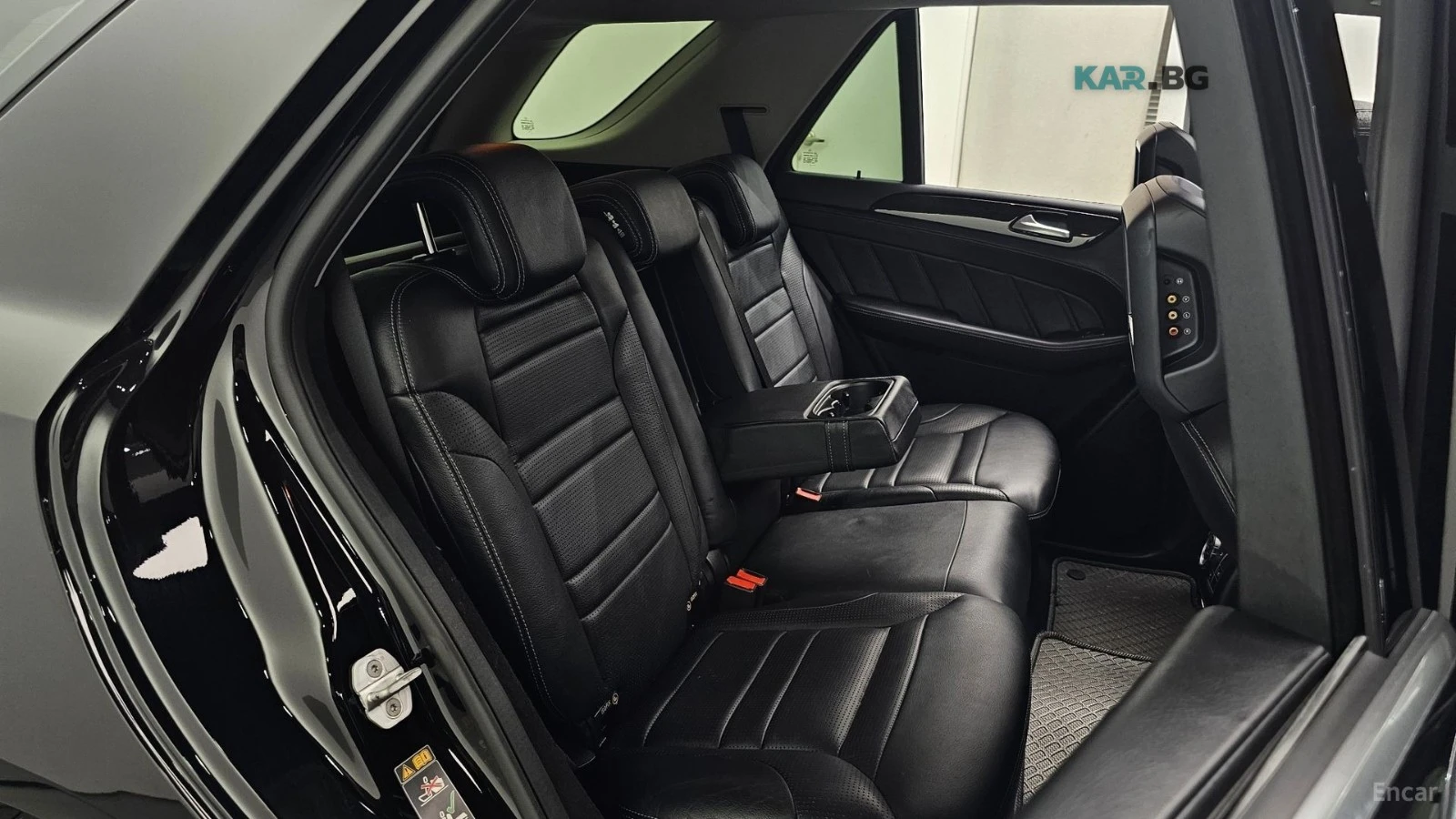 Mercedes-Benz ML 63 AMG 4MATIC/LANE DEPARTURE/DRIVER ASSIST, снимка 11 - Автомобили и джипове - 54763731