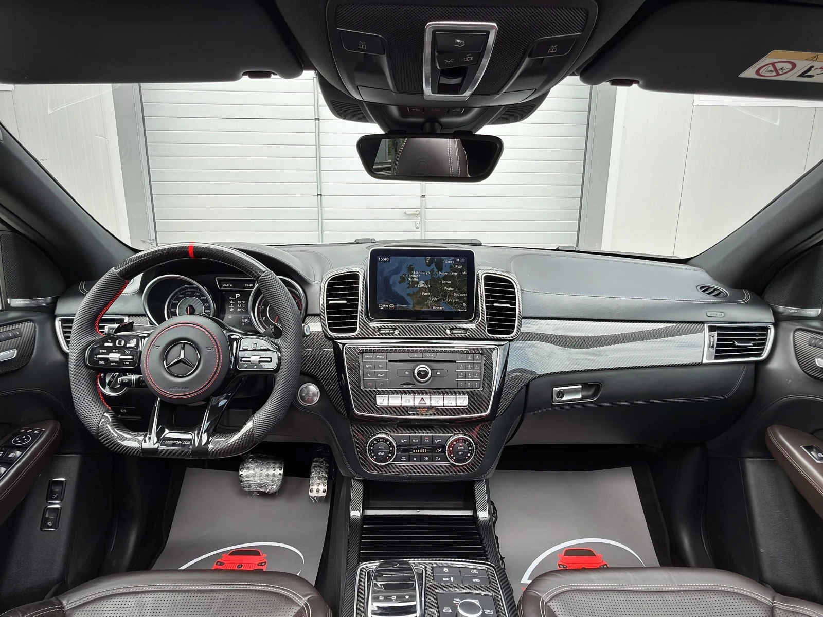 Mercedes-Benz GLE 63 S AMG PANORAMA / SPORT + / 3xTV / MEMORY / KEYLESS GO, снимка 11 - Автомобили и джипове - 55211977