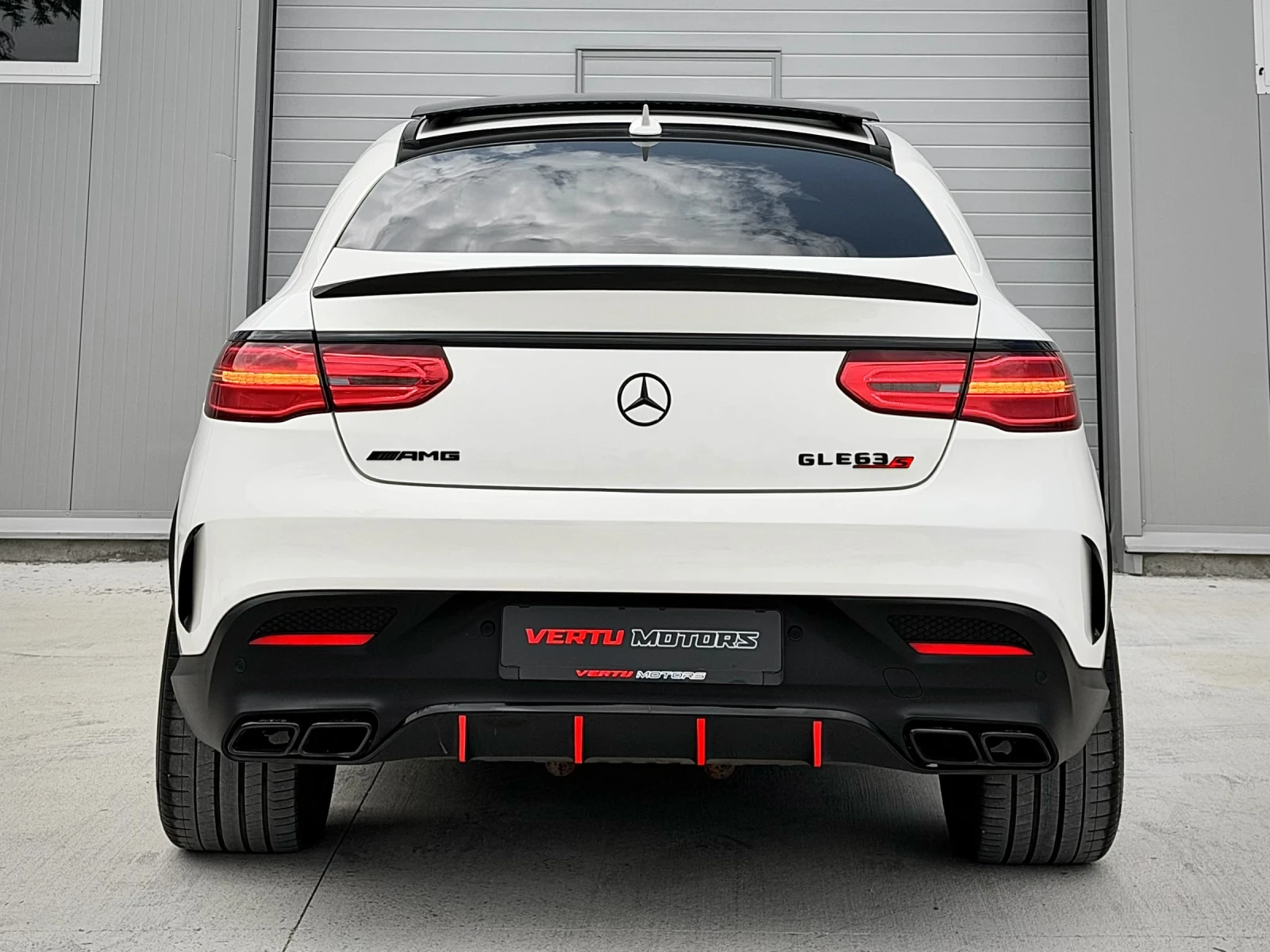 Mercedes-Benz GLE 63 S AMG PANORAMA / SPORT + / 3xTV / MEMORY / KEYLESS GO, снимка 4 - Автомобили и джипове - 55211977
