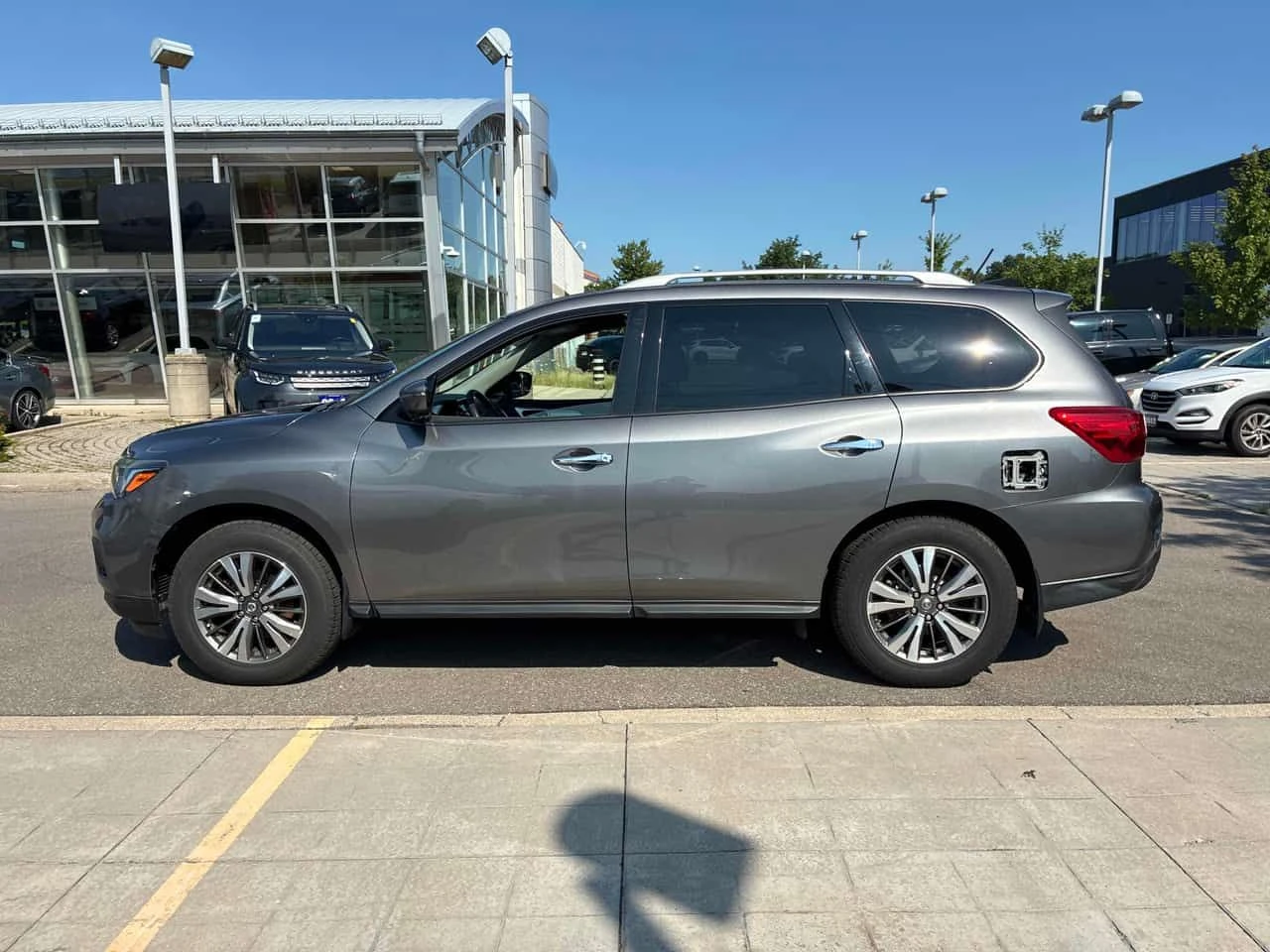 Nissan Pathfinder * 4WD 4dr * CARFAX * БЕЗ ПЪРВОНАЧАЛНА ВНОСКА, снимка 2 - Автомобили и джипове - 55463105