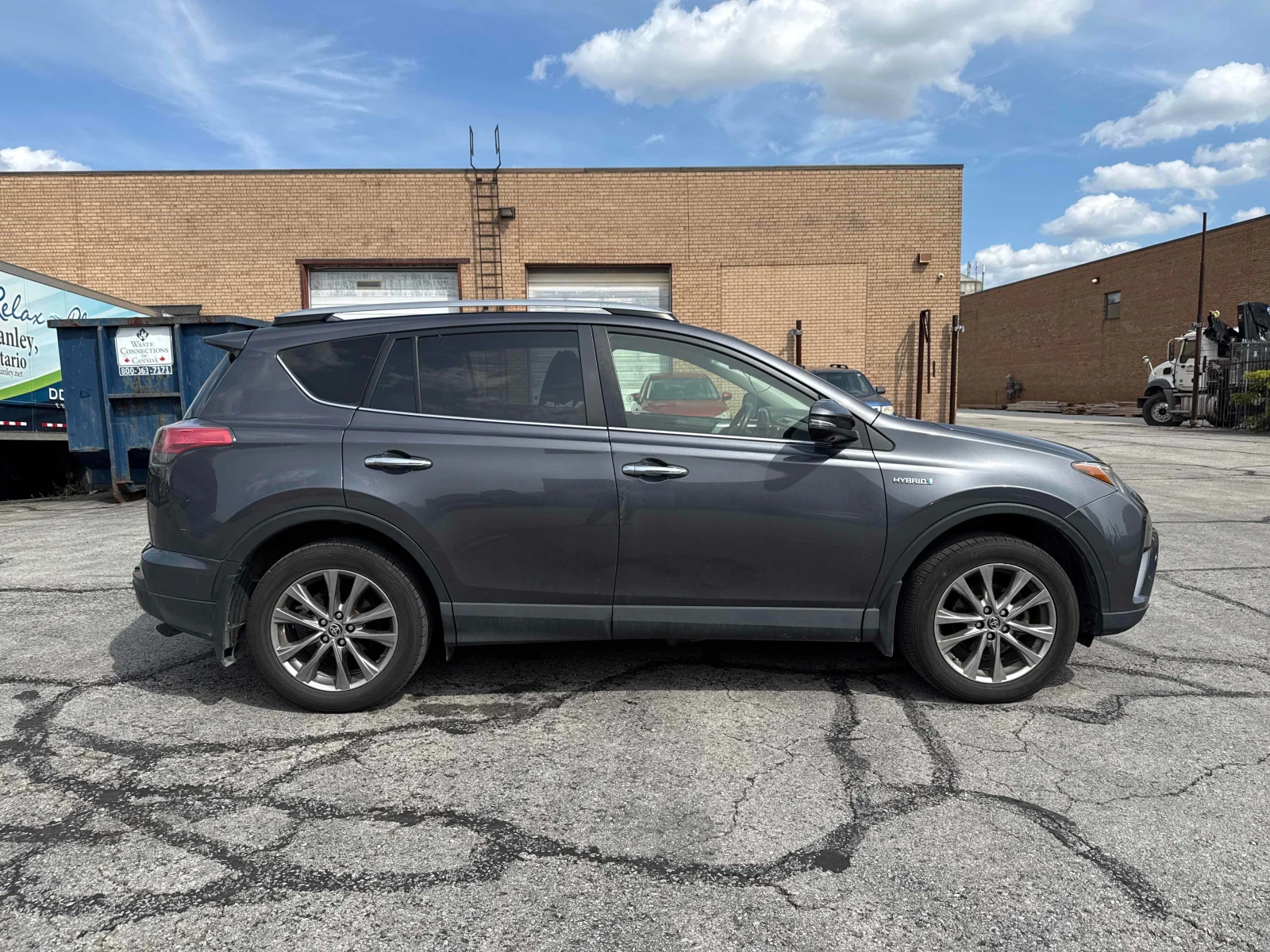 Toyota Rav4 Hybrid Limited | CARFAX | АВТОКРЕДИТ , снимка 4 - Автомобили и джипове - 55982807