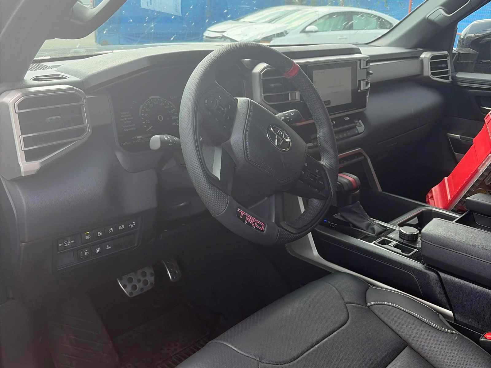Toyota Sequoia * TRD Off Road 4WD * CARFAX * ����� �� ����������� | Mobile.bg � ����������� 5