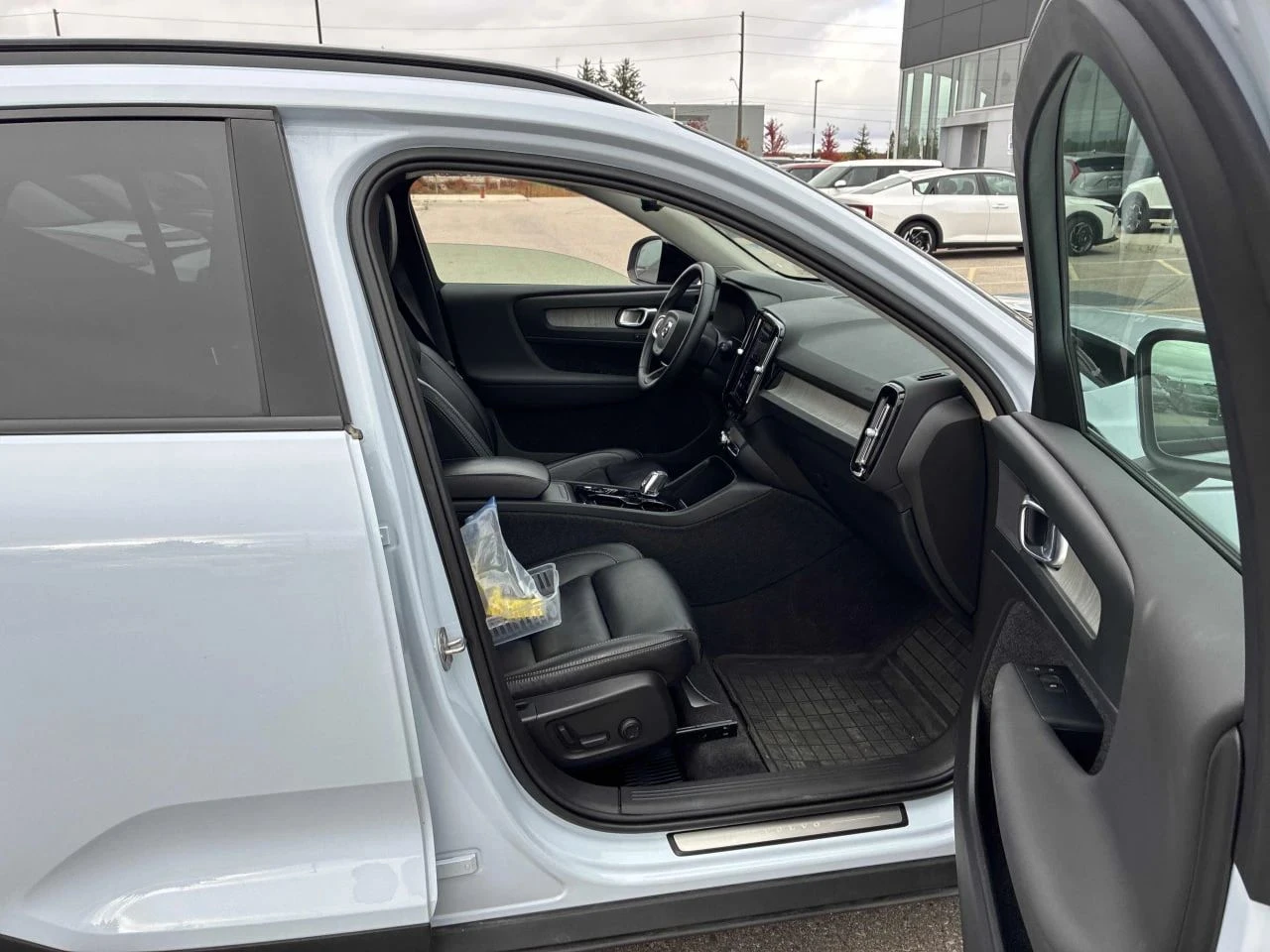 Volvo XC40, снимка 10 - Автомобили и джипове - 56710760