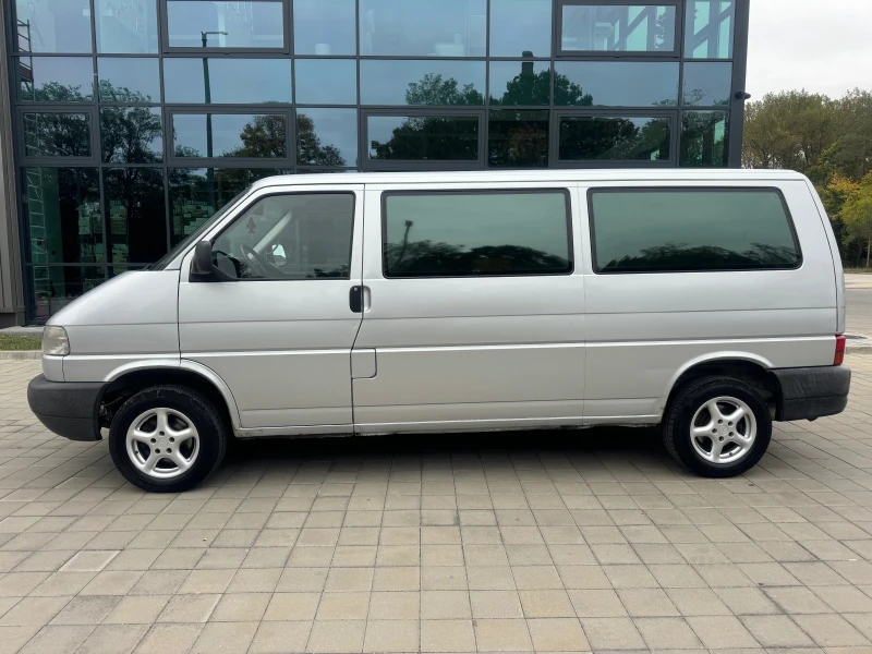 VW Caravelle 2.5TDI 8+ 1м.КлиматроникAвтопилот, снимка 4 - Бусове и автобуси - 47439479