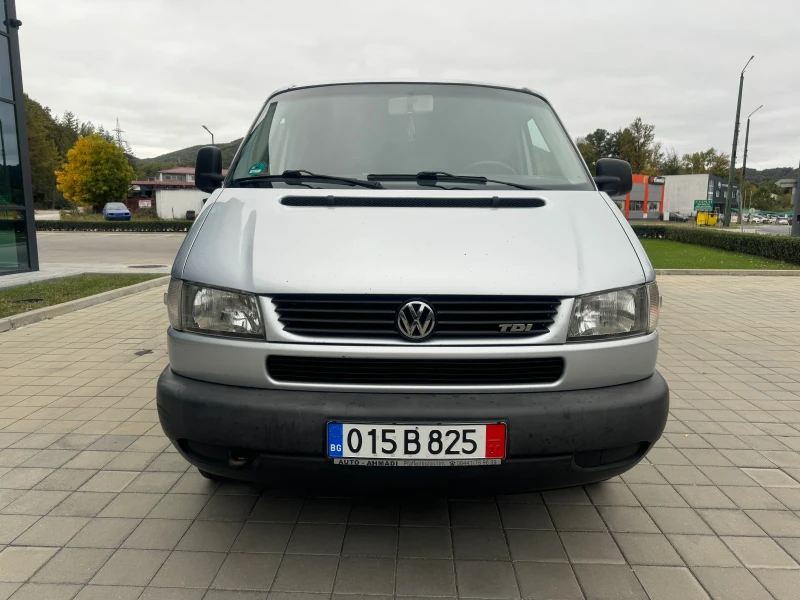 VW Caravelle 2.5TDI 8+ 1м.КлиматроникAвтопилот, снимка 2 - Бусове и автобуси - 47439479