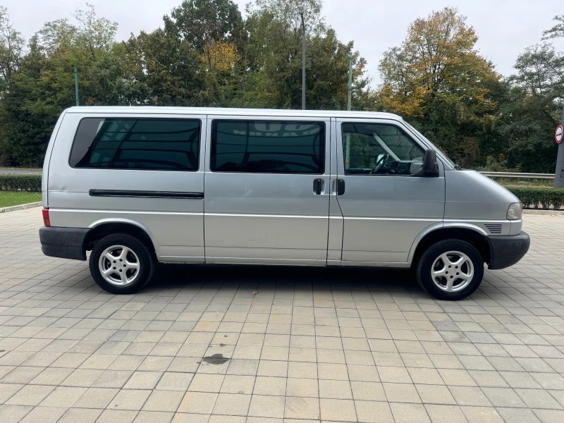 VW Caravelle 2.5TDI 8+ 1м.КлиматроникAвтопилот, снимка 8 - Бусове и автобуси - 47439479