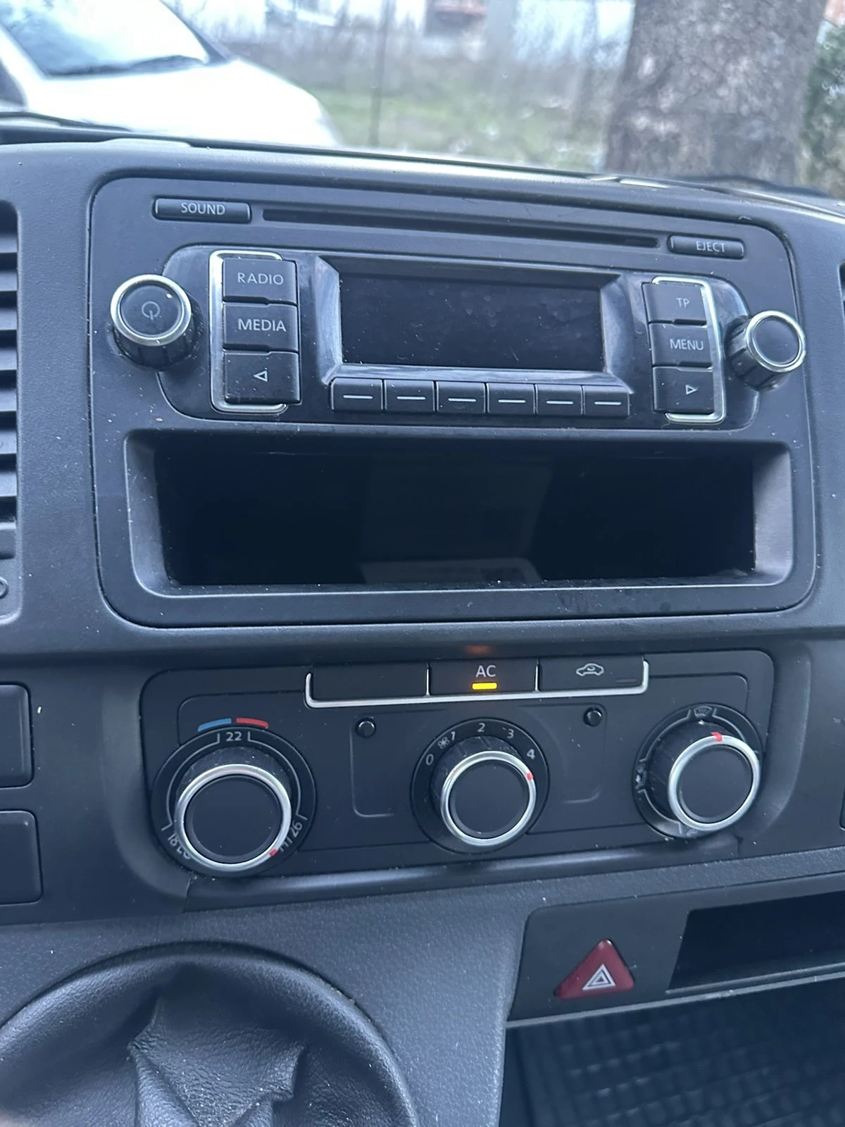 VW T5 2.0TDi, снимка 7 - Бусове и автобуси - 53827011