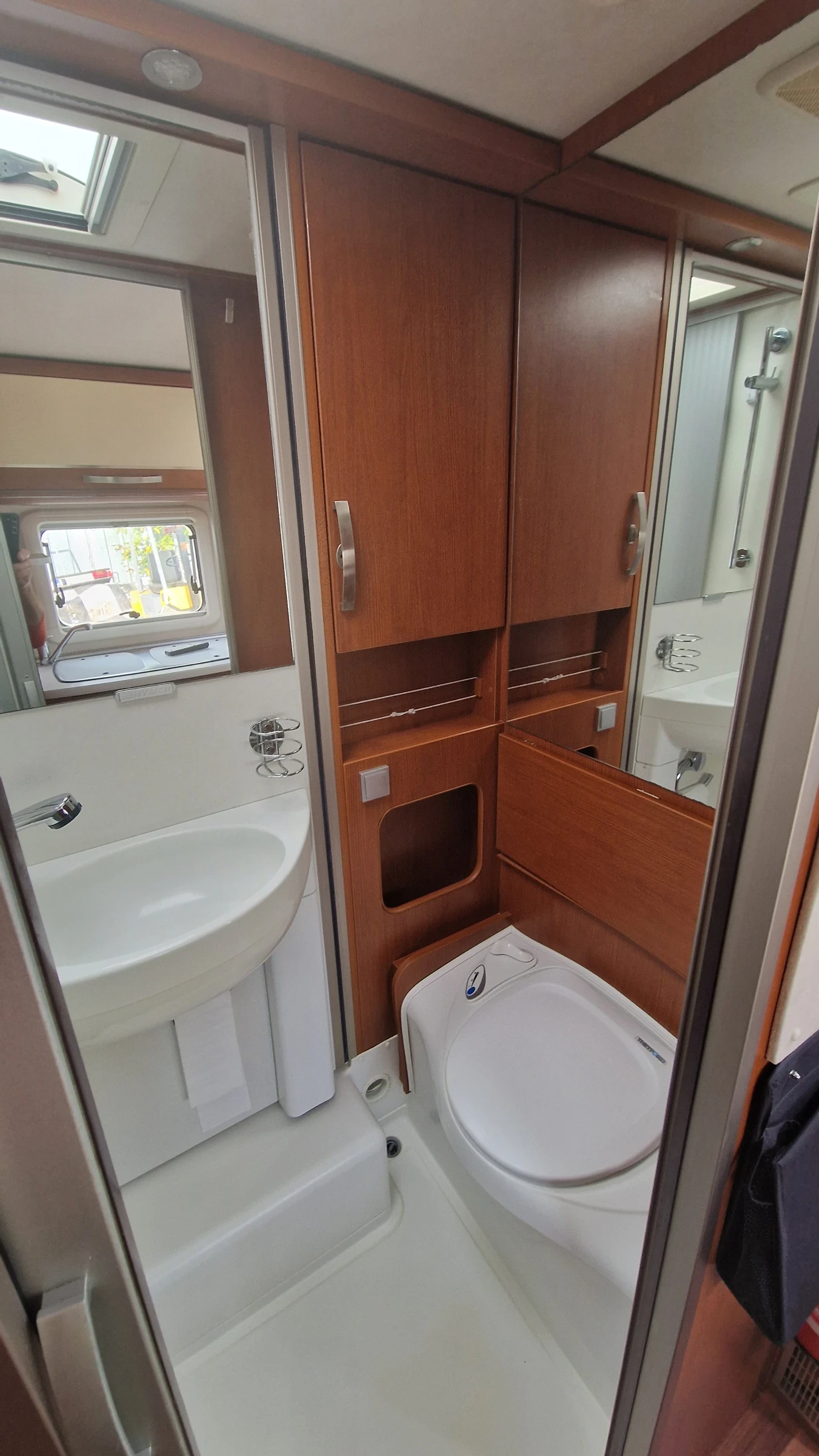 ������ HYMER / ERIBA Fiat B674 AL KO   150 ps | Mobile.bg � ����������� 17