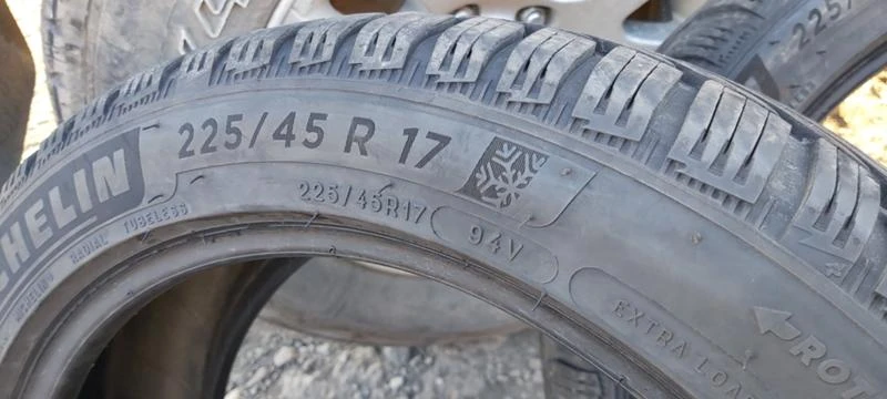 Гуми Зимни 225/45R17, снимка 5 - Гуми и джанти - 31141876