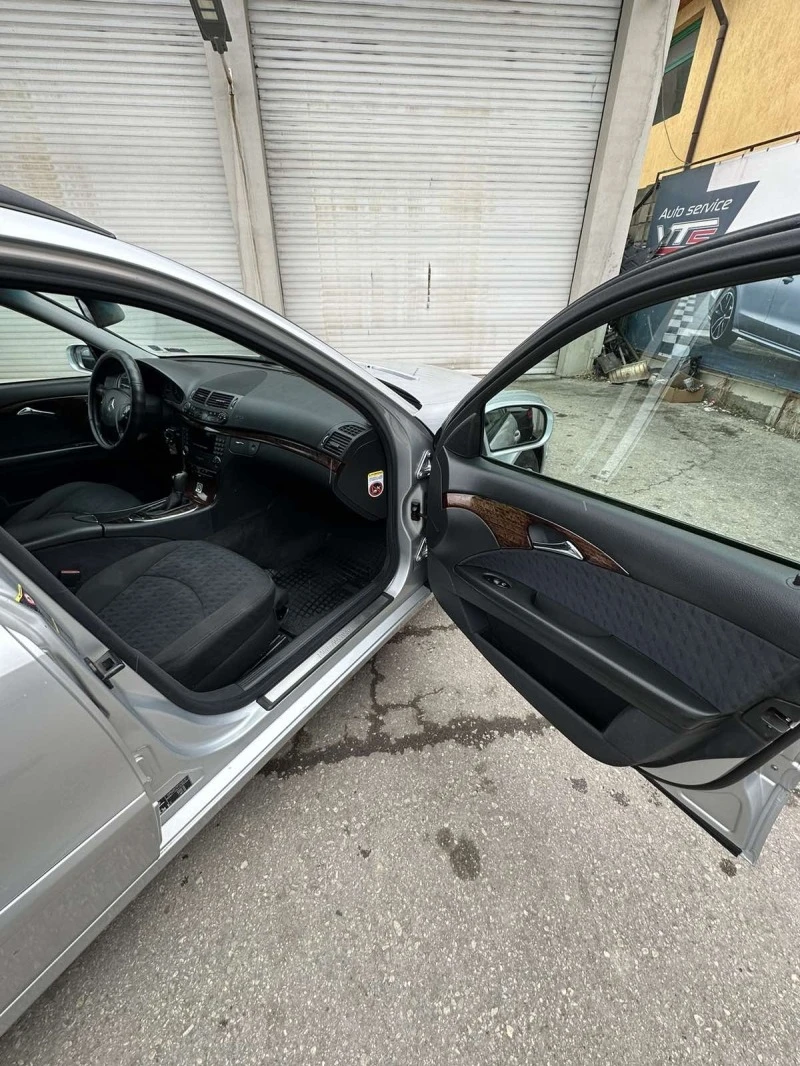 Mercedes-Benz E 280, снимка 8 - Автомобили и джипове - 46711687