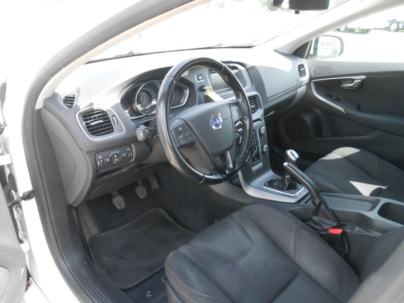 Volvo V40 1.6d-Euro-5B, снимка 13 - Автомобили и джипове - 45452286