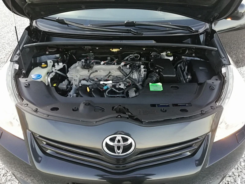 Toyota Verso 1.8I klima navi, снимка 15 - Автомобили и джипове - 49558354