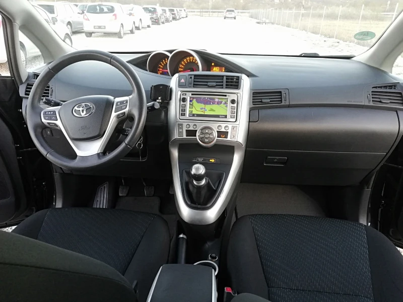 Toyota Verso 1.8I klima navi, снимка 14 - Автомобили и джипове - 49558354