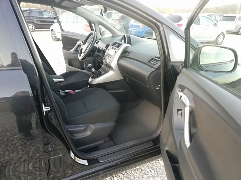 Toyota Verso 1.8I klima navi, снимка 13 - Автомобили и джипове - 49558354