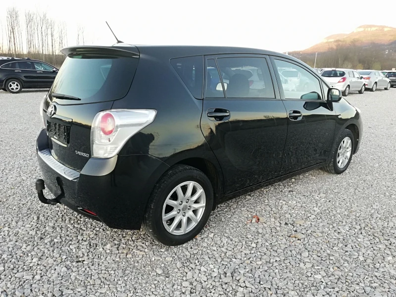 Toyota Verso 1.8I klima navi, снимка 6 - Автомобили и джипове - 49558354