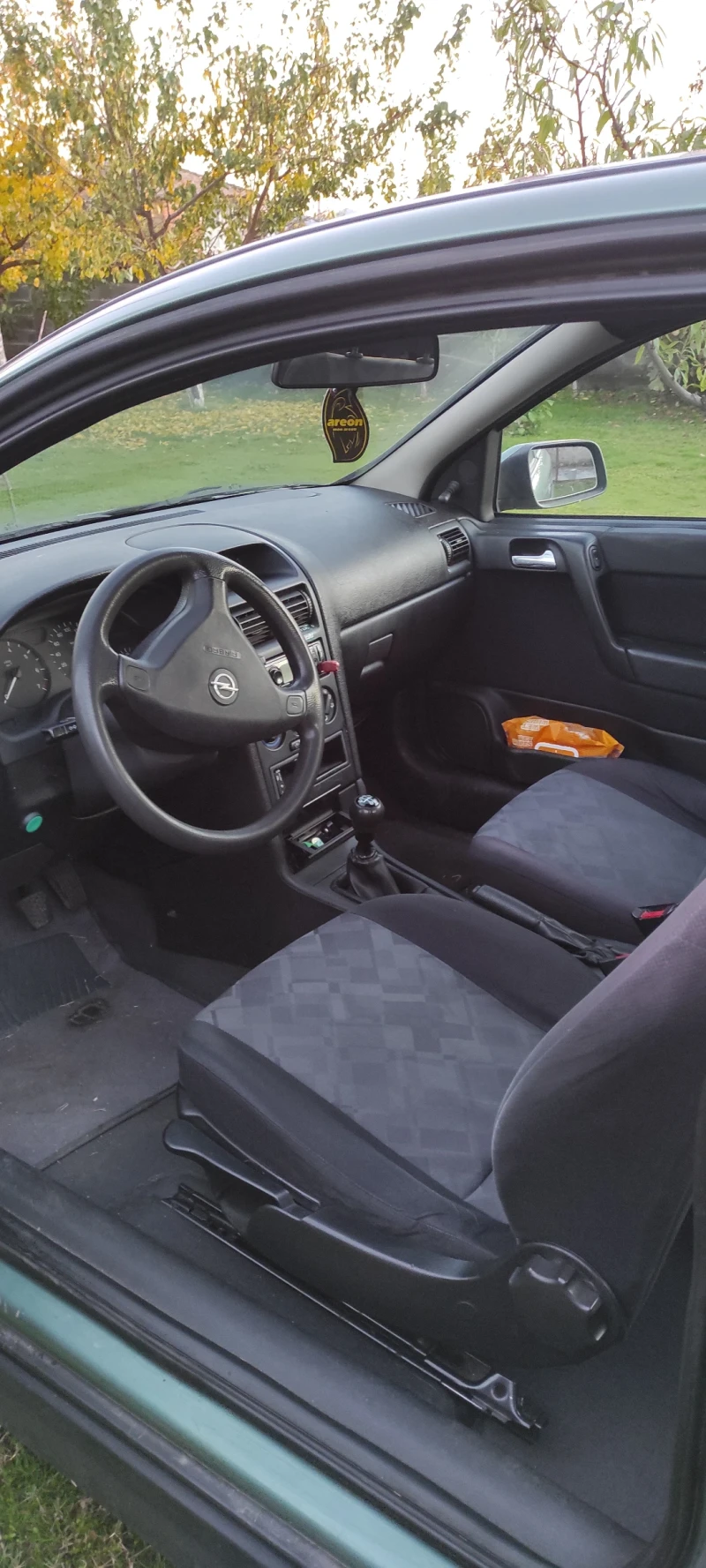 Opel Astra 1.6 LPG, снимка 11 - Автомобили и джипове - 52288539