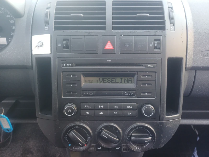 VW Polo 1.4БЕНЗИН КЛИМА ТОП ОФЕРТА, снимка 14 - Автомобили и джипове - 52847115