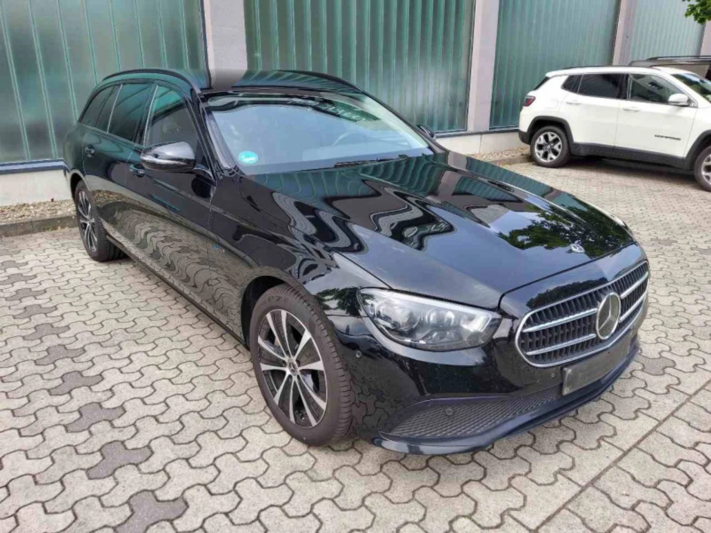 Mercedes-Benz E 300 300de Avantgarde 4Matic - изображение 2