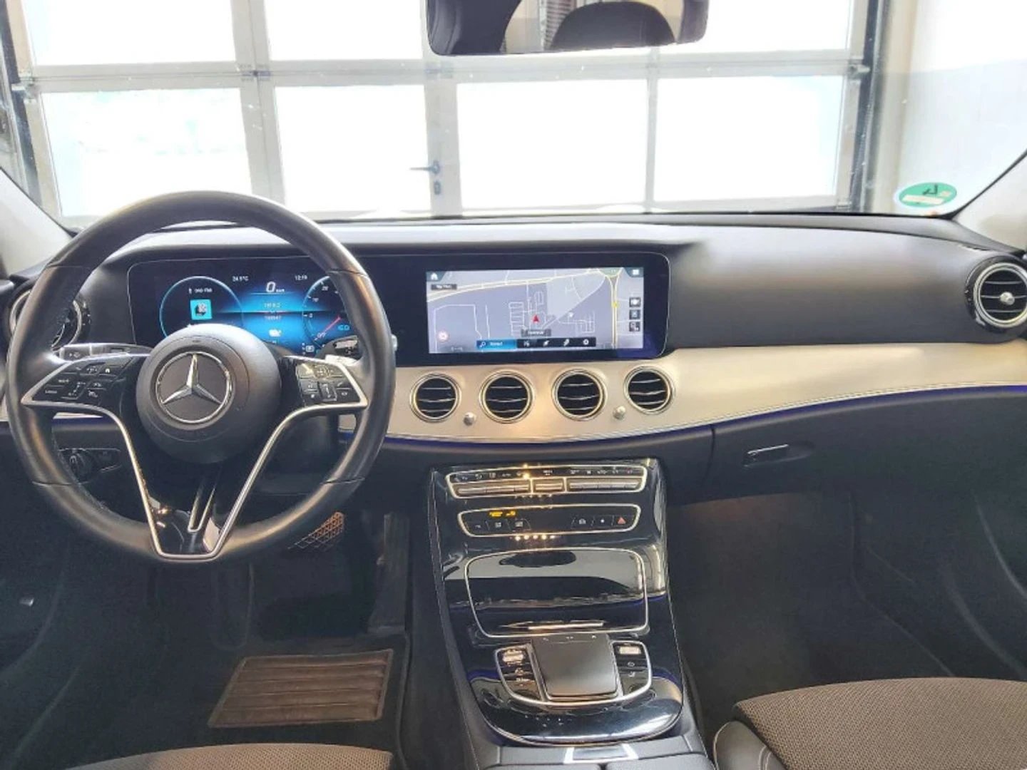 Mercedes-Benz E 300 300de Avantgarde 4Matic - изображение 8