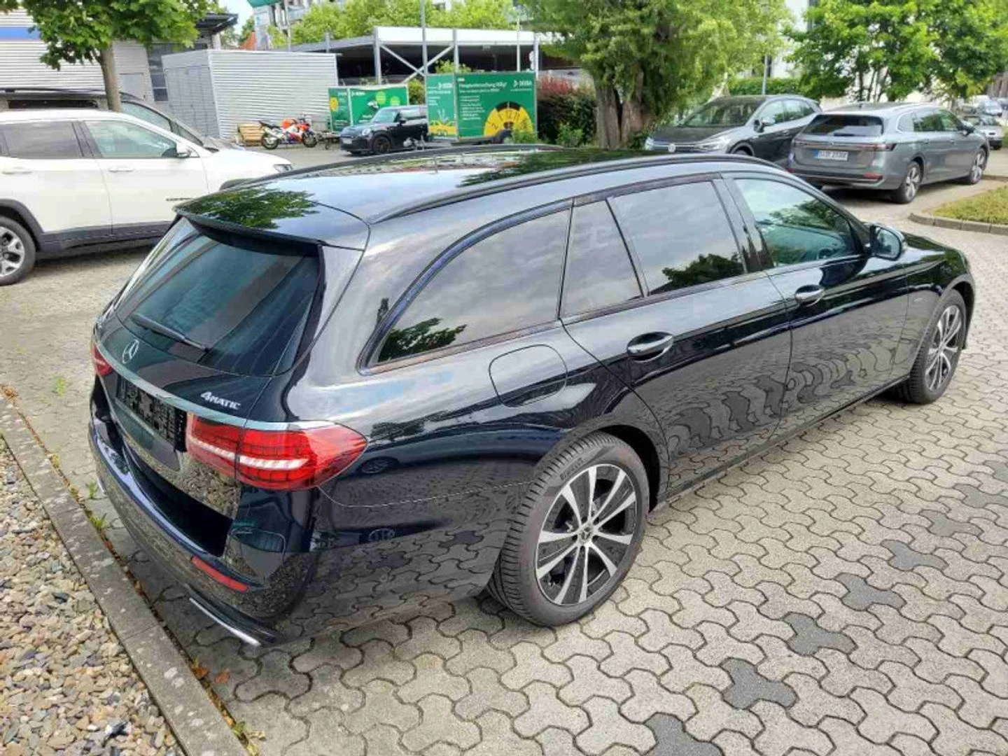 Mercedes-Benz E 300 300de Avantgarde 4Matic - изображение 3