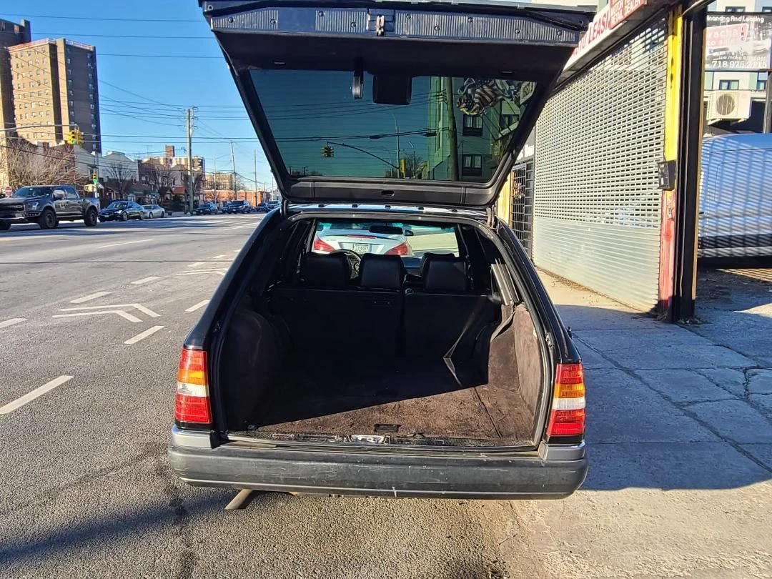 Mercedes-Benz 124  - изображение 10