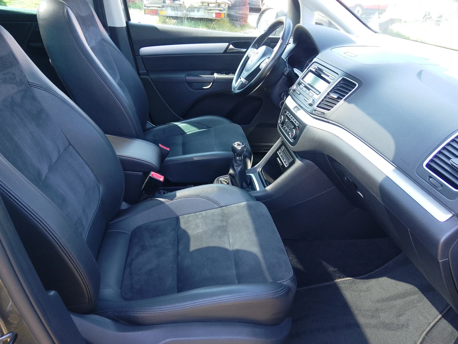 VW Sharan 2.0TDI-4MOTION-PANORAMA-КОЖА-КЛИМАТРОНИК-, снимка 9 - Автомобили и джипове - 53977091