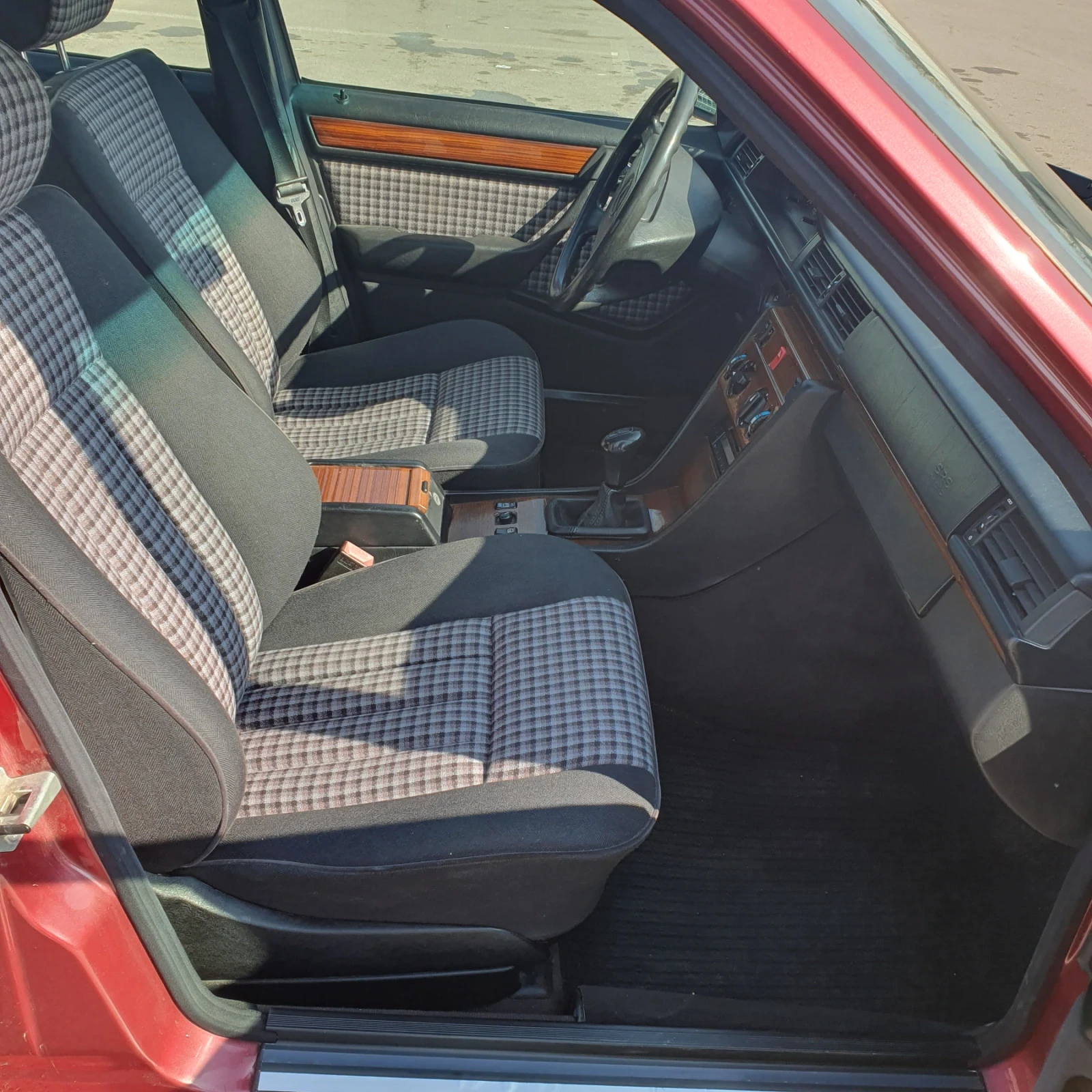 Mercedes-Benz E 250, снимка 6 - Автомобили и джипове - 54095993