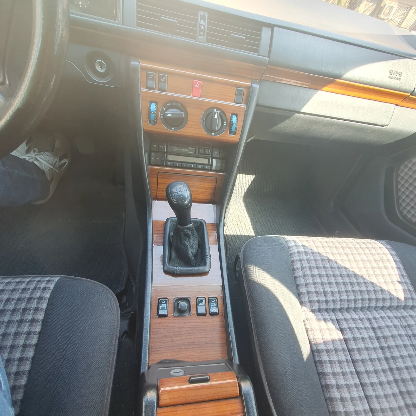 Mercedes-Benz E 250, снимка 11 - Автомобили и джипове - 54095993