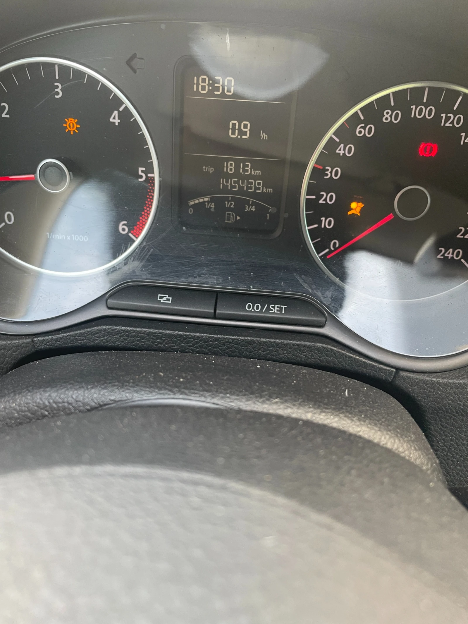 VW Polo 1.6tdi cross, снимка 9 - Автомобили и джипове - 54346212