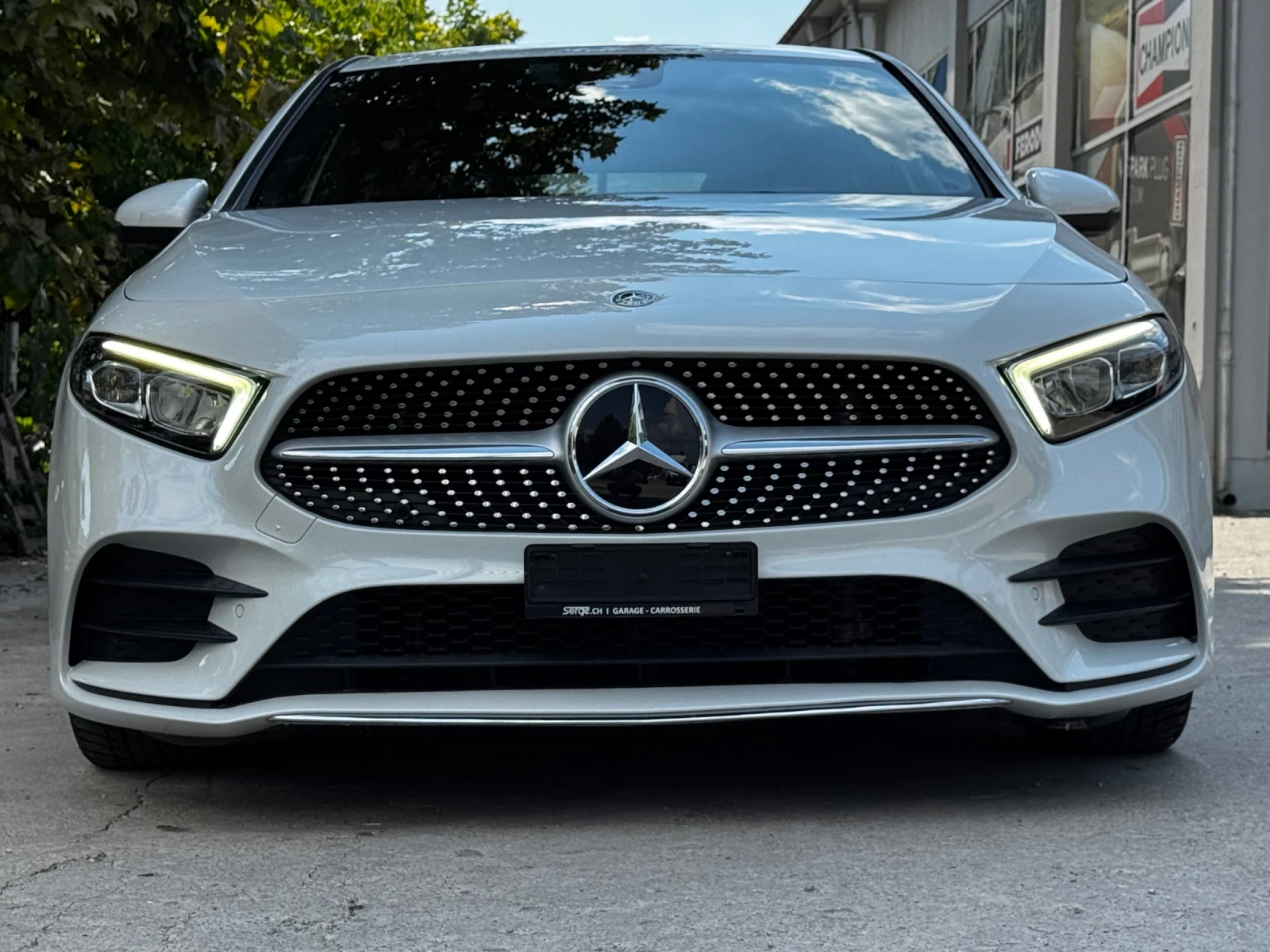 Mercedes-Benz A 200 AMG Line, снимка 2 - Автомобили и джипове - 55587536