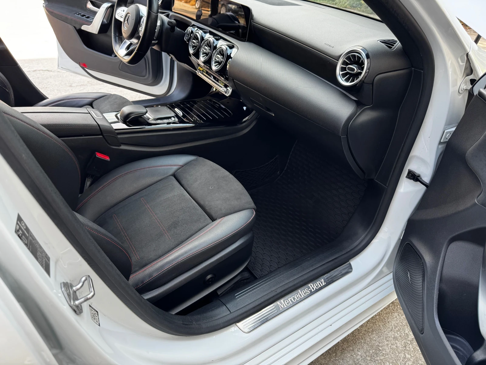 Mercedes-Benz A 200 AMG Line, снимка 8 - Автомобили и джипове - 55587536