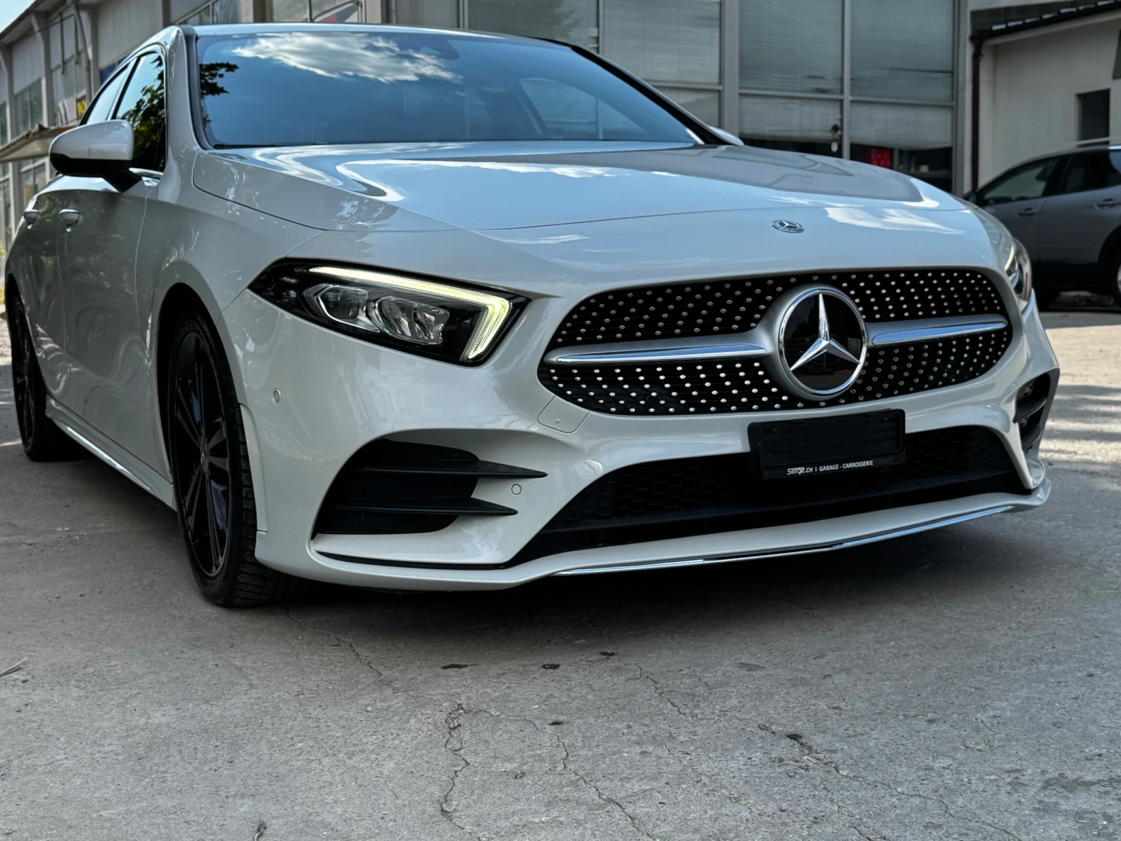 Mercedes-Benz A 200 AMG Line, снимка 3 - Автомобили и джипове - 55587536